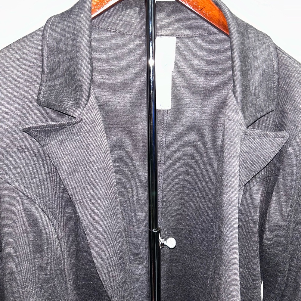Chic Gray Blazer